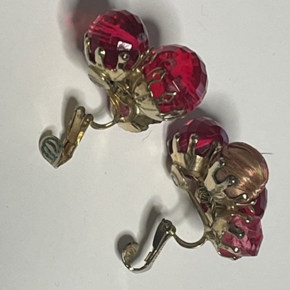 VTG Vogue Red Pink Lucite Beaded Gold Tone Clip On Earrings Signed - Picture 8 of 14